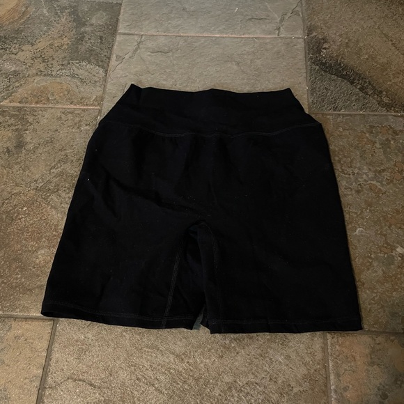 Alphalete Black 6” bike shorts size M - Picture 1 of 3